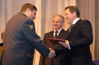 В Липецке губернатор наградил участковых 