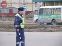 В Липецке милиционеры осматривают автобусы и дежурят на пешеходных переходах