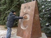 «Главный ёфикатор России» борется за точки над Ё, попрекая страну сотней ошибок в Конституции «Главный ёфикатор России» борется за точки над Ё, попрекая страну сотней ошибок в Конституции