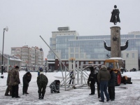 На площади Петра Великого ведется монтаж ледового корабля	
