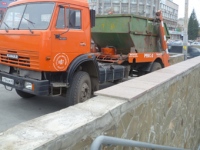 Из подземного перехода на площади Плеханова вывезли девять машин строительного мусора