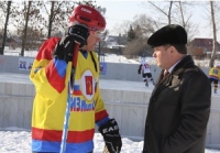 Депутаты помогают открывать ледовые площадки в селах