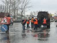 На дорогах Липецка устраняют аварийные участки и готовятся к плановым текущим ремонтам