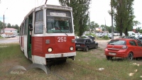 Трамваи в районе НЛМК простояли пять часов из-за неправильно припаркованного автомобиля