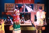 Для детей из Амурской области показали спектакль и научили лепить из глины