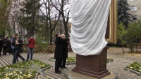 В Липецке открыли памятный знак экс-губернатору региона Михаилу Наролину