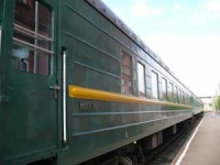 В Липецке подростки забросали камнями поезд 