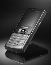 «Евросеть» начала продажу телефона Samsung DUOS D780