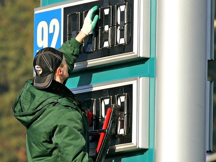 Липчан шокировали «поборы на бензин» и увеличение НДС