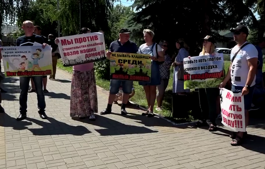 Жители липецкого села устроили митинг против генплана с крестами