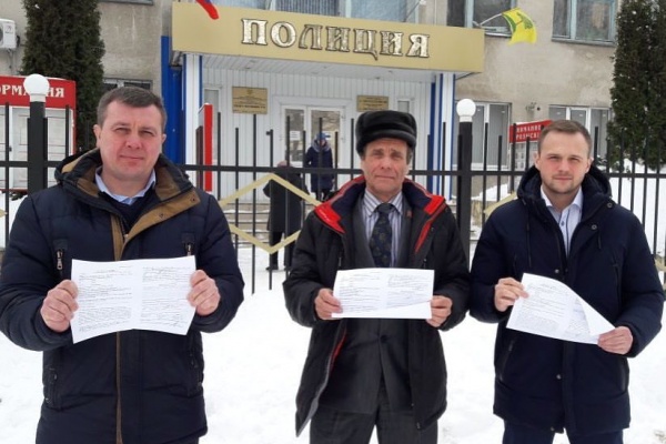 Липецких депутатов оштрафовали за акцию протеста у дверей областной администрации