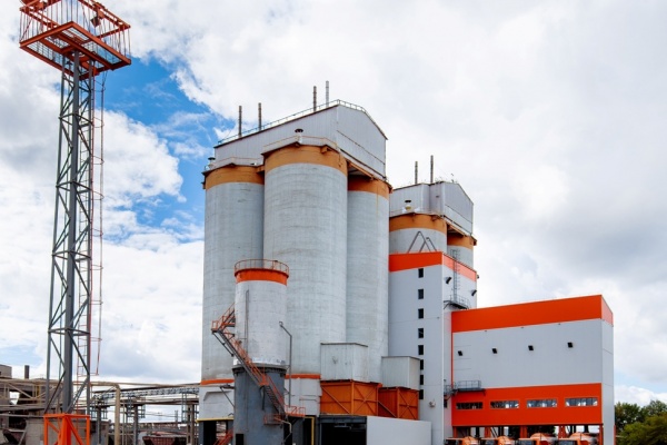 Предприниматель решил обанкротить крупнейшего производителя цемента в Липецкой области 