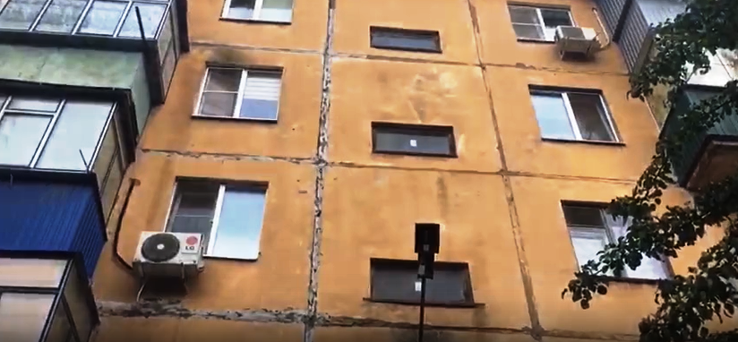 Жители липецкой пятиэтажки опасаются разрушения дома и введения очередного режима ЧС