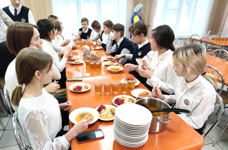 С выигравшим торги на поставку питания в липецкие школы предпринимателем могут разорвать контракт