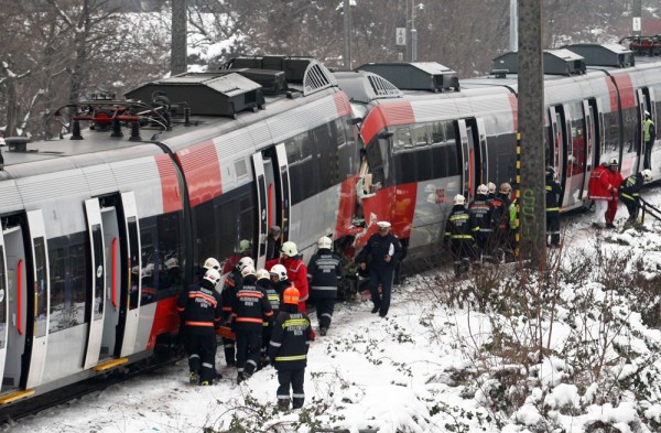 МЧС и РЖД запутались в количестве пострадавших при столкновении поездов в Липецкой области