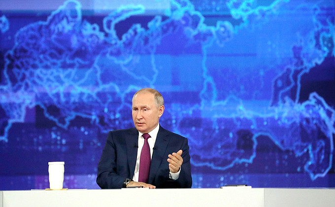 Владимир Путин ответил на вопрос липчанки о дорогой морковке и дешёвых бананах