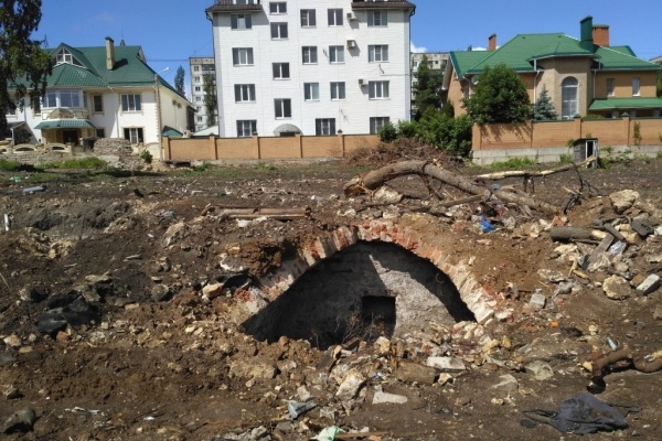 Поиски бизнесменов-разрушителей уникального памятника закончились в Липецке фиаско