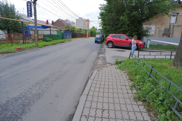 Реконструированную в рамках нацпроекта дорогу в Липецке строители частично сдали без тротуаров