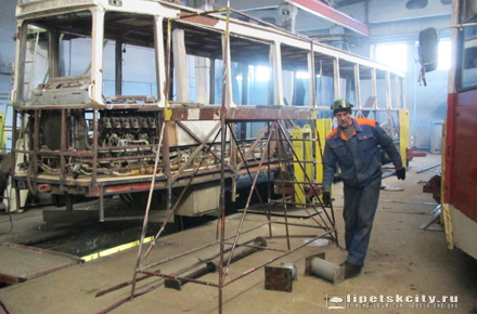 Пока в липецкой мэрии ждут кредит от Всемирного банка, МУП «Липецкпассажиртранс» ремонтирует старые трамваи