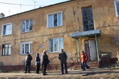Власти Липецка признали дом с плесенью и прогнившей крышей пригодным для жилья