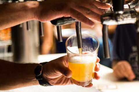 Липецкие власти придумали новые запреты для пивнушек в жилых домах