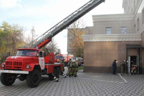 Брандмейстеры устанавливают причину пожара в липецком ТЦ «Янтарь»