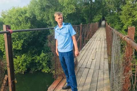 Липецкий префект Роман Панфилов заработал от прокуратуры представление за опасный подвесной мост
