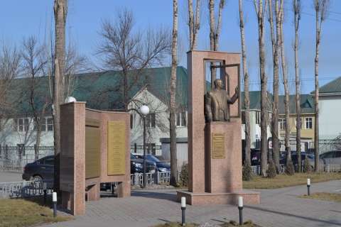 Липецкий скульптор отказался банкротить крупный строительный трест за долги почти в 4 млн рублей