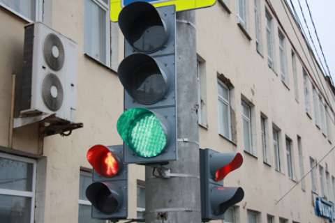 В Липецке устанавливают светофоры со светодиодными излучателями