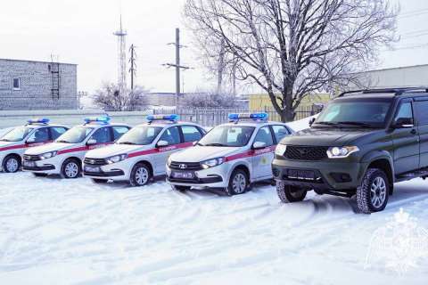 Липецким росгвардейцам вручили ключи от новых автомобилей «Лада Гранта» и «УАЗ Патриот»