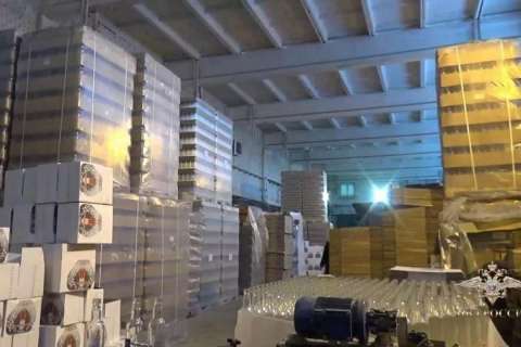 Липецкие полицейские изъяли еще 18 тысяч бутылок контрафактного алкоголя