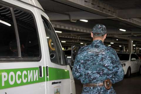 Автомобиль липчанина с миллионными долгами за налоги и штрафы отправят на торги