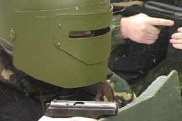 В Липецке милицейский спецназ нашел в машине гранаты В Липецке милицейский спецназ нашел в машине гранаты