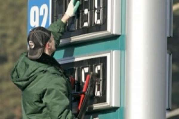 В Липецке бензин дешевле, чем в Воронеже В Липецке бензин дешевле, чем в Воронеже