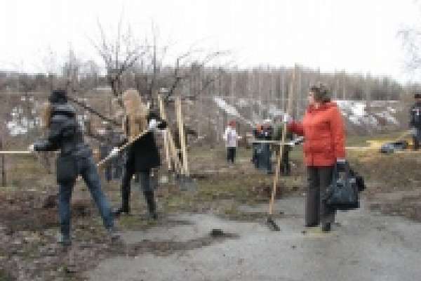 Липецкие управляющие компании проводят субботники вместе с жителями Липецкие управляющие компании проводят субботники вместе с жителями