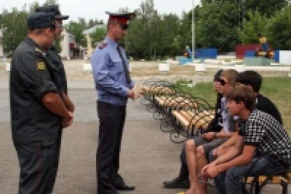 Девятиклассники пили спиртное в ресторане Девятиклассники пили спиртное в ресторане