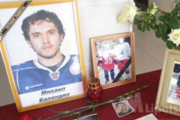 В память о хоккеисте Михаиле Баландине в Липецке проведут турнир и высадят аллею из 39 туй