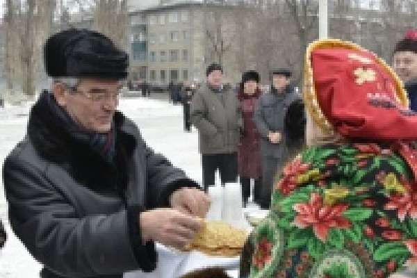 На Масленицу в Липецке продали около 24 тысяч блинов На Масленицу в Липецке продали около 24 тысяч блинов