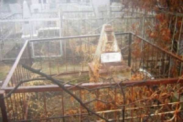 А на кладбищах нынче суета А на кладбищах нынче суета
