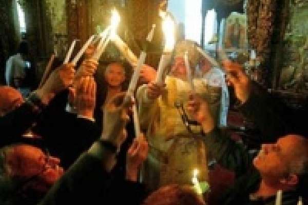 Благодатный огонь прилетел в Липецк на самолете Благодатный огонь прилетел в Липецк на самолете