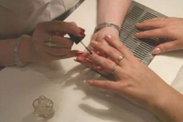 Беда пришла во время маникюра Беда пришла во время маникюра