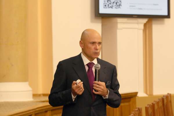 Политологи оценили победу липецкого губернатора Игоря Артамонова на выборах 2019 года на «три с минусом» Политологи оценили победу липецкого губернатора Игоря Артамонова на выборах 2019 года на «три с минусом»