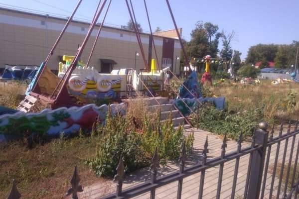 На окраине Липецка обнаружили «кладбище» старых аттракционов «Быханова сада» На окраине Липецка обнаружили «кладбище» старых аттракционов «Быханова сада»