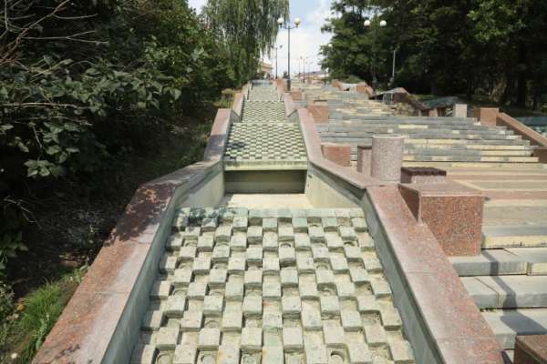 Ведущая к липецкому губернатору каскадная лестница с фонтанами «съест» ещё 2,2 млн рублей из бюджета