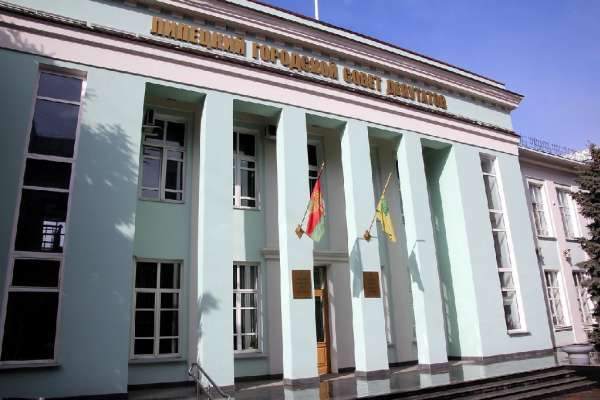 Несмотря на жаркие споры в горсовете единороссы продвинули отмену партийных списков на выборах Несмотря на жаркие споры в горсовете единороссы продвинули отмену партийных списков на выборах