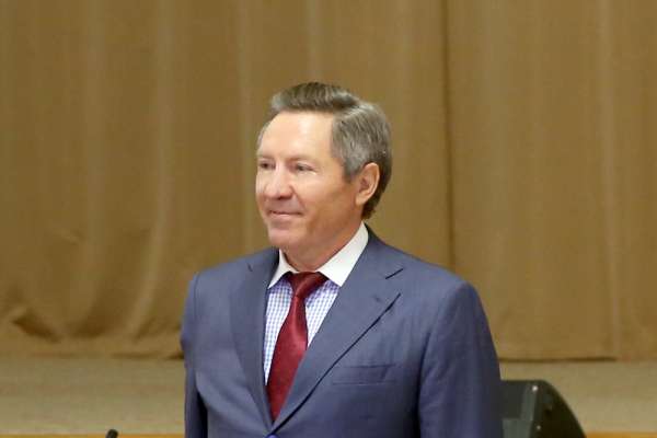 Небольшой отрыв «Единой России» от КПРФ на довыборах может сорвать Олегу Королеву очередной губернаторский срок
