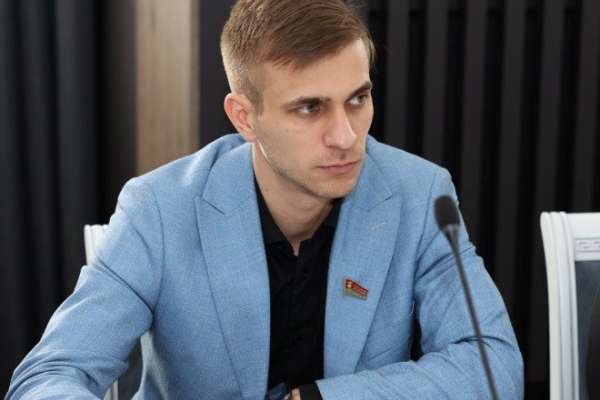 Силовики проверят депутатов-коммунистов липецкого облсовета за «призыв к свержению власти» Силовики проверят депутатов-коммунистов липецкого облсовета за «призыв к свержению власти»