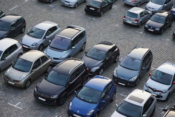 Липецк будут освобождать от припаркованных на дорогах автомобилей