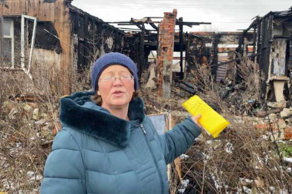 После пожара многоквартирного дома под Липецком чиновники дали погорельцам по 10 тысяч рублей и макароны