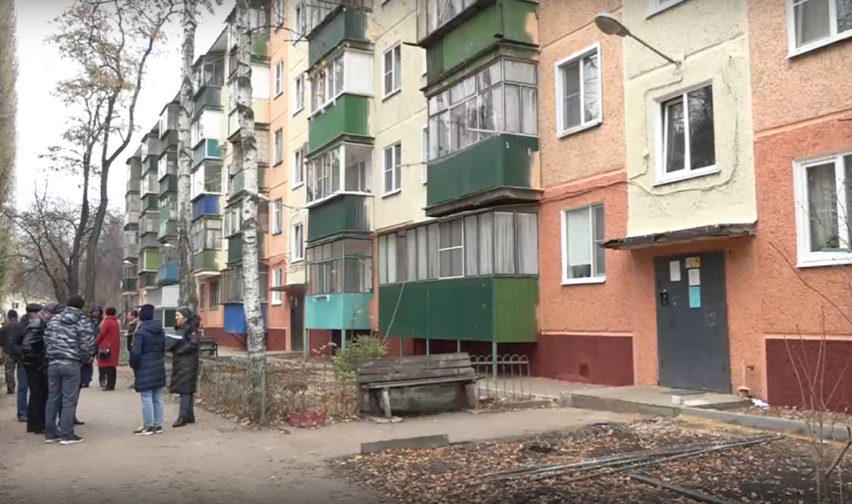 Жители Липецка дышат канализационными стоками и борются в своих квартирах с насекомыми